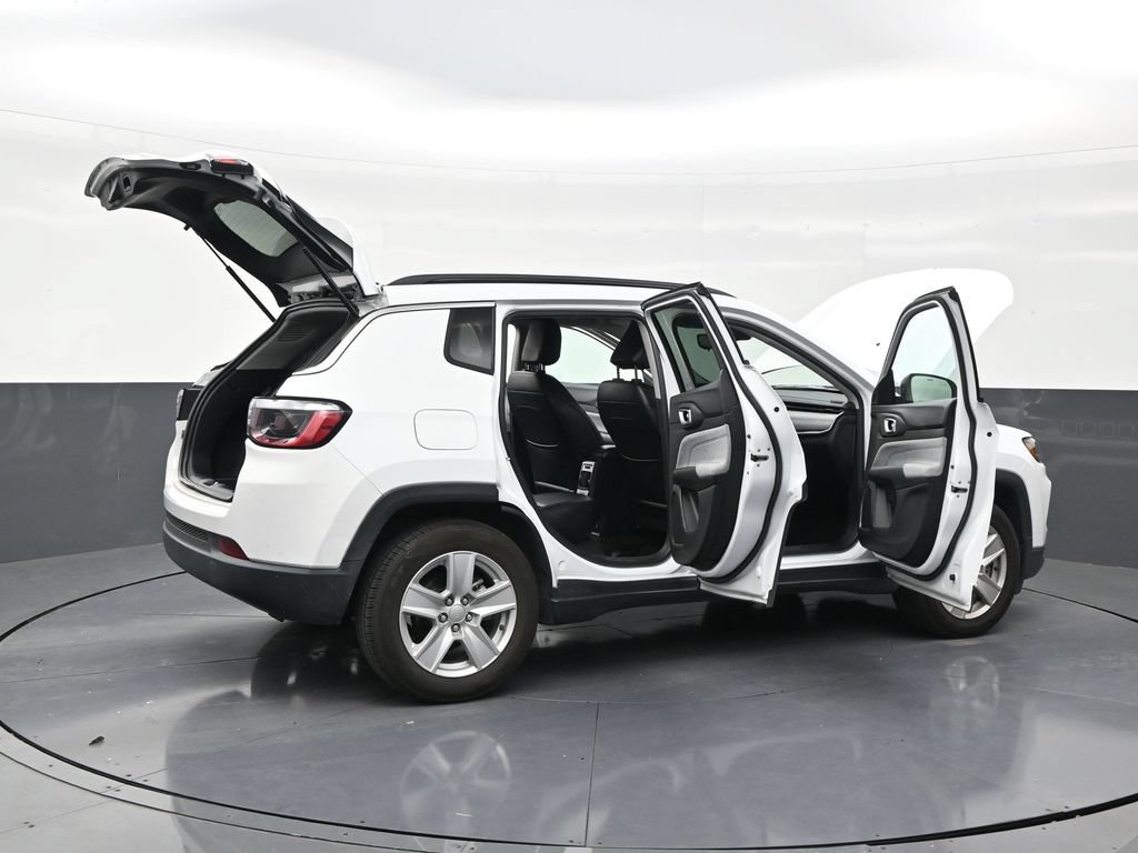 Used 2022 Jeep Compass Latitude FWD image 28