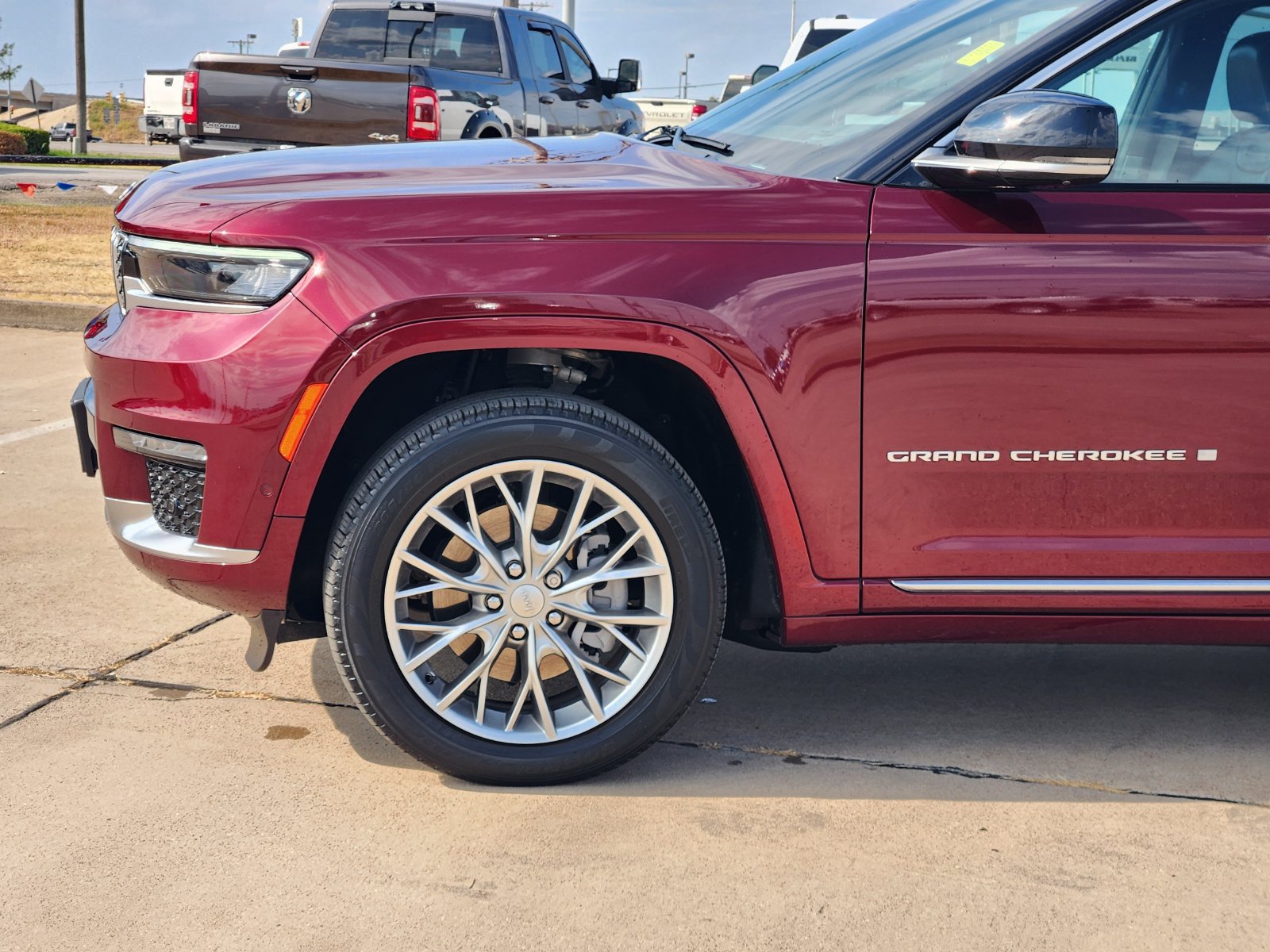 Used 2025 Jeep Grand Cherokee L Summit w/ Advanced Protech Group IV AWD/4WD image 10