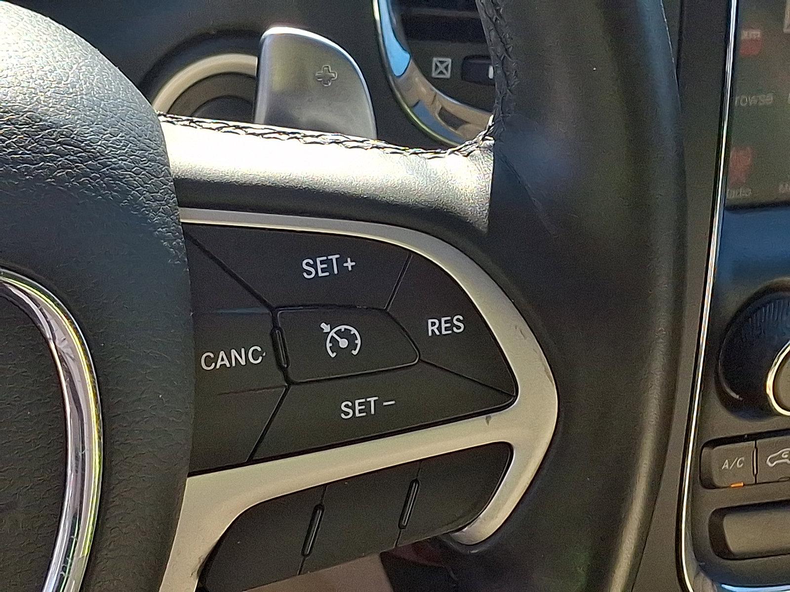 Used 2015 Dodge Durango Limited w/ Premium Group image 23