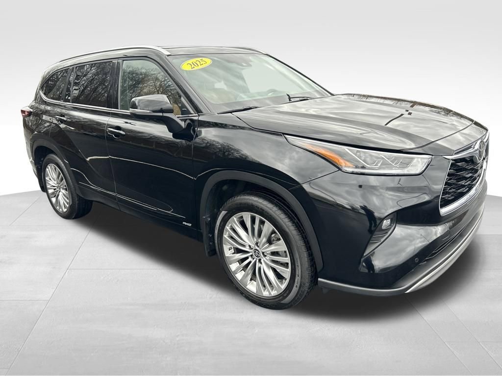 Certified 2025 Toyota Highlander Platinum image 7