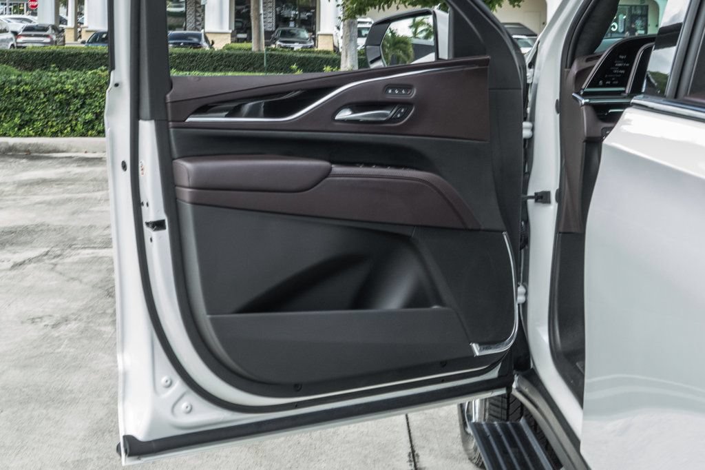 Used 2023 Cadillac Escalade ESV Sport Platinum w/ Heavy-Duty Trailer Package AWD/4WD image 32