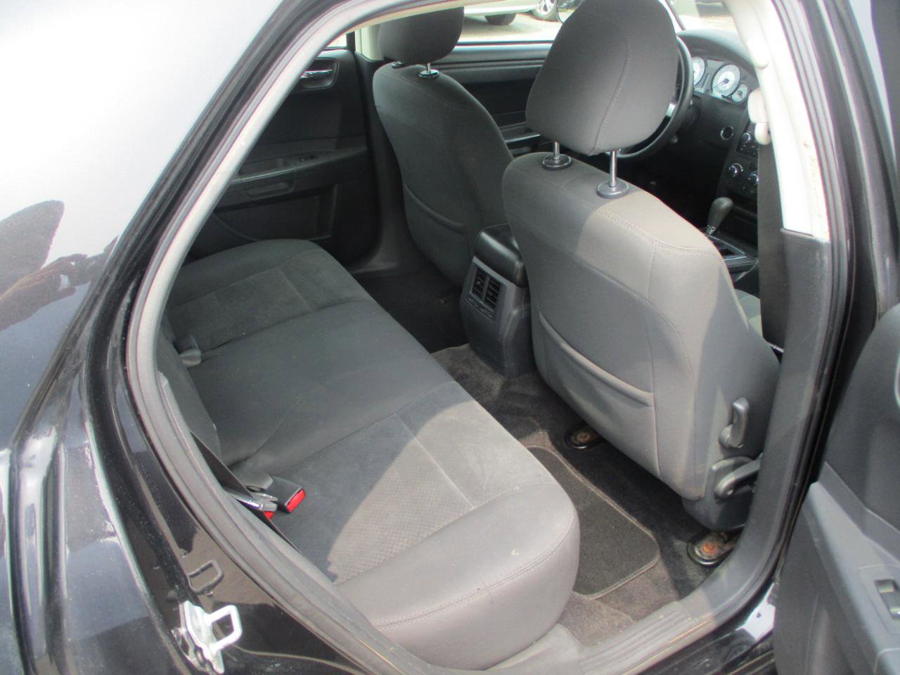 Used 2008 Chrysler 300 LX image 8