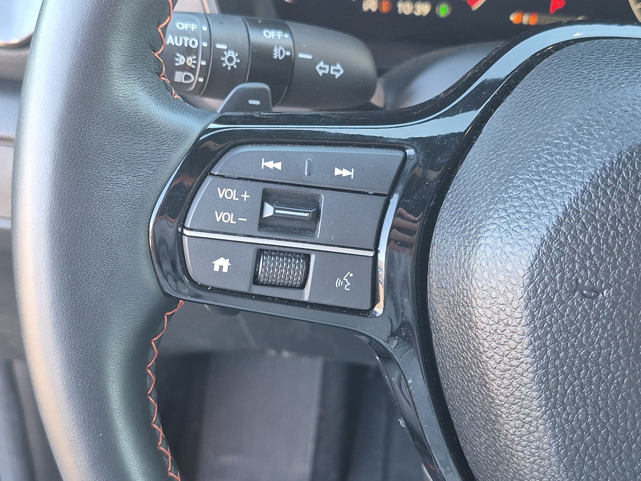 Used 2025 Honda Pilot TrailSport image 19