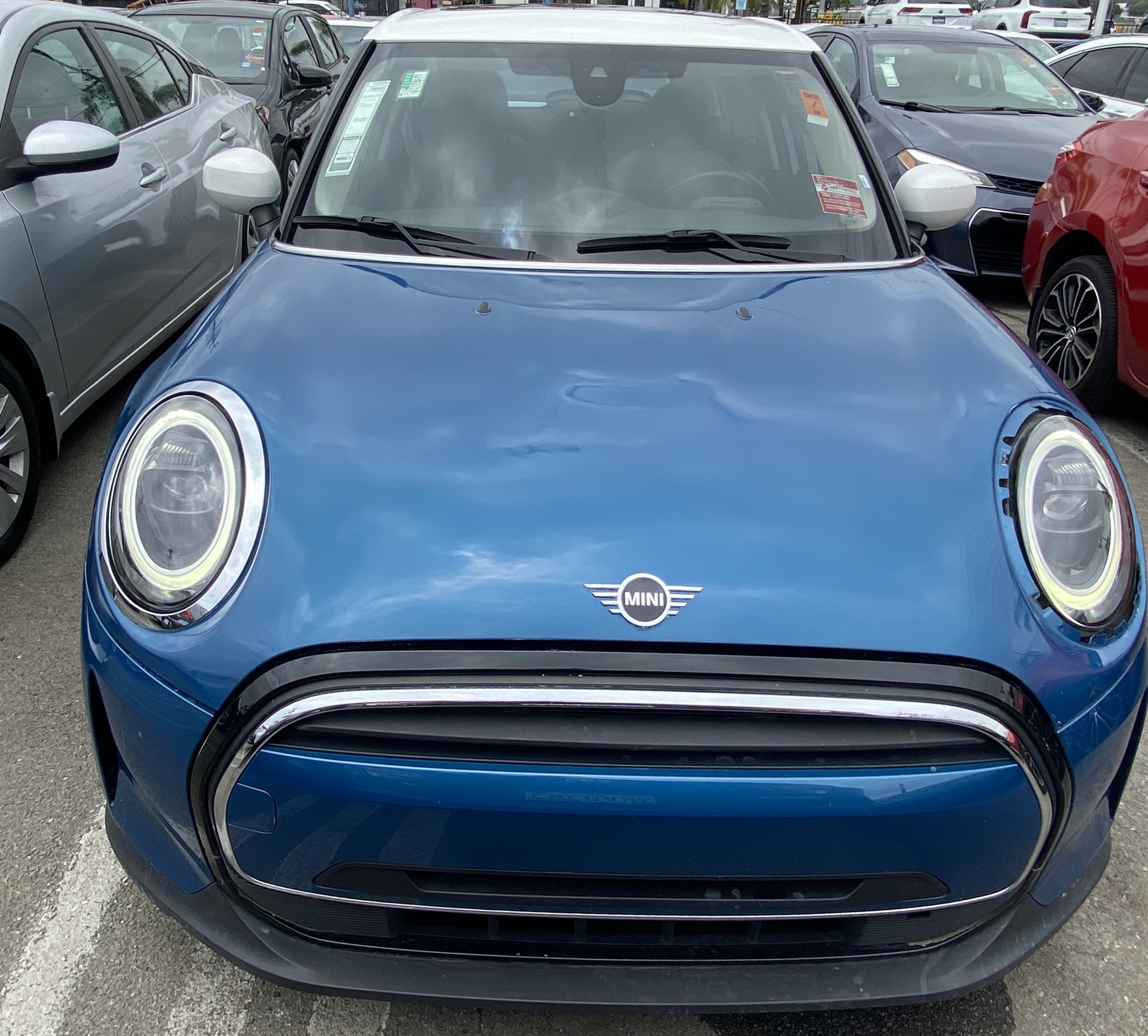 Used 2024 MINI Cooper 4-Door Hardtop FWD image 8