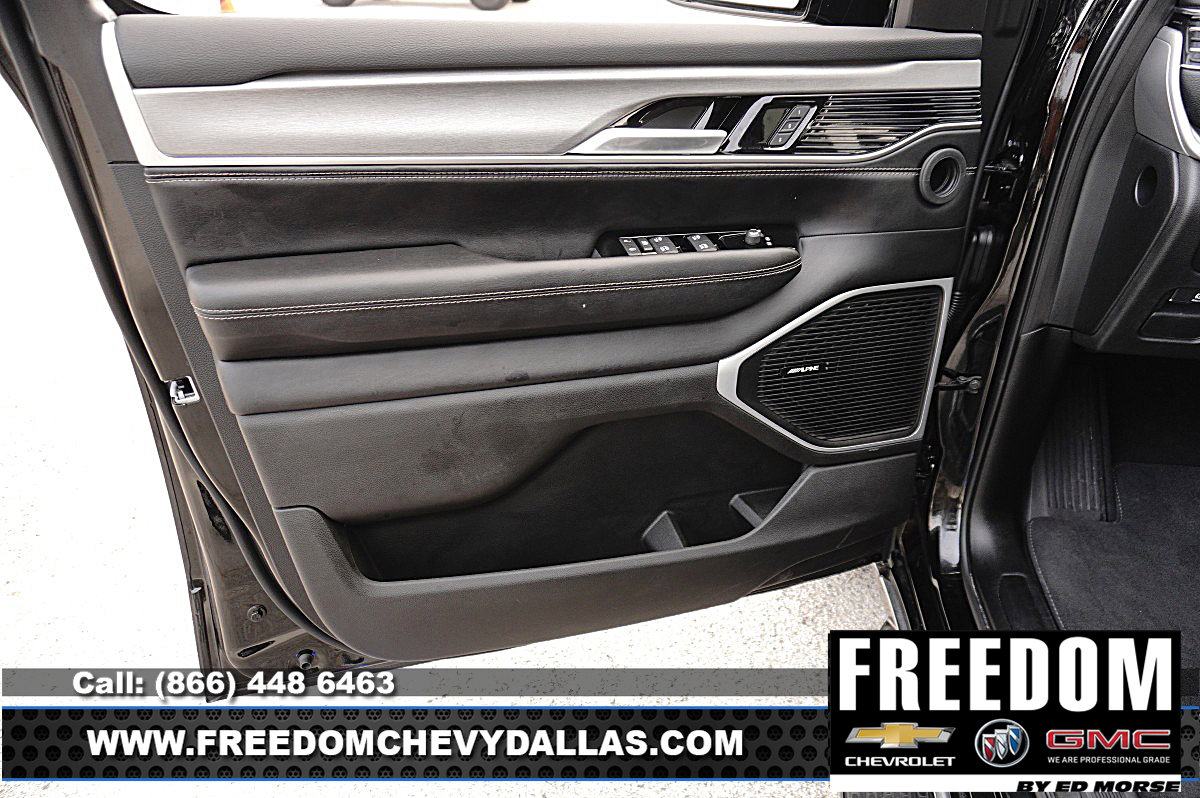 Used 2025 Jeep Wagoneer L Series II AWD/4WD image 33