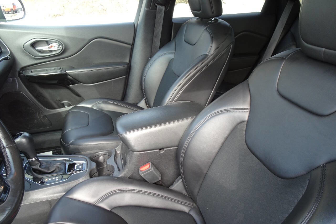 Used 2020 Jeep Cherokee Latitude Plus image 15