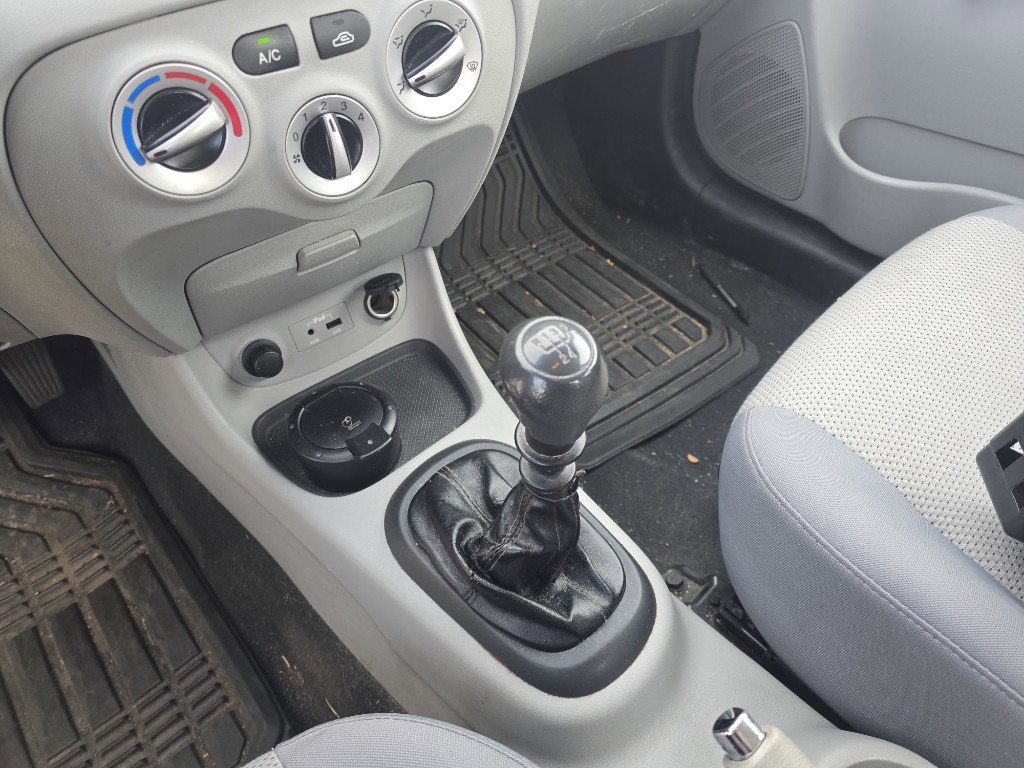 Used 2010 Hyundai Accent GLS image 18