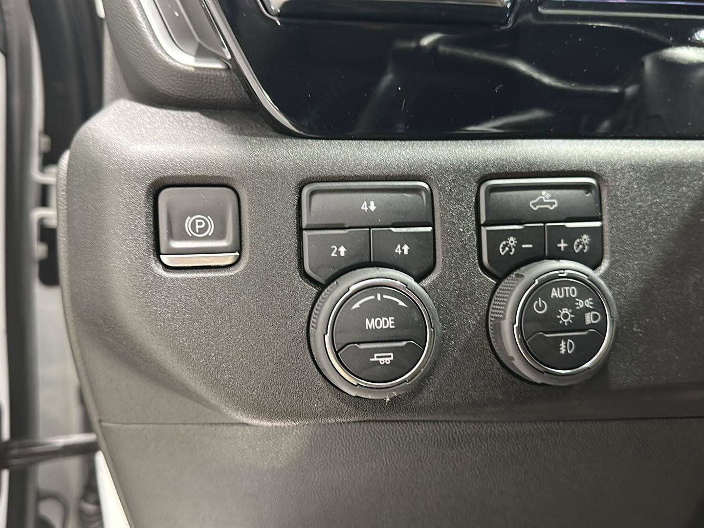 Used 2024 Chevrolet Silverado 3500 LT w/ Convenience Package image 17