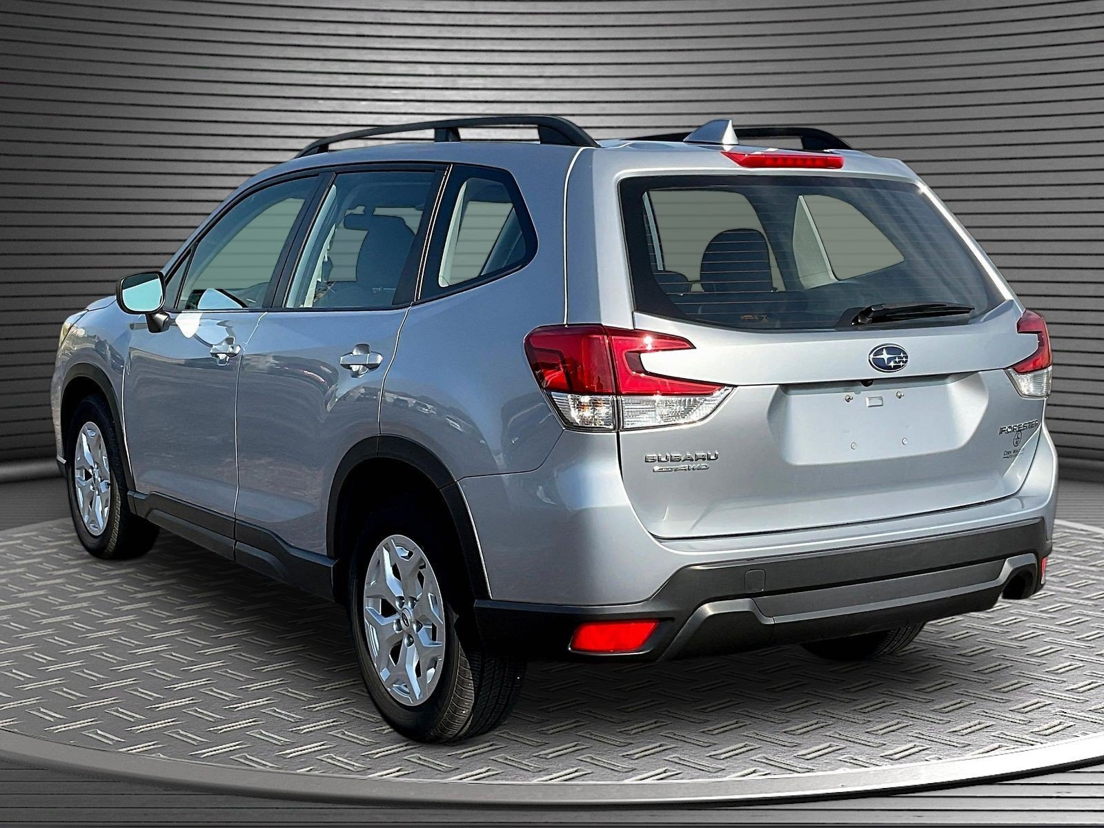 Used 2021 Subaru Forester AWD/4WD image 5