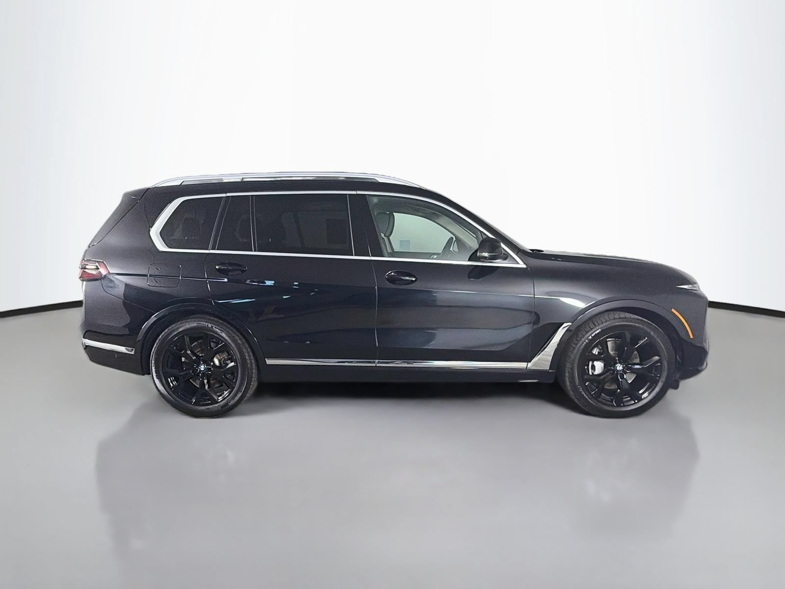 Certified 2024 BMW X7 xDrive40i w/ Parking Assistance Package AWD/4WD image 8
