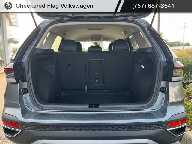 Certified 2025 Volkswagen Taos SE FWD image 30