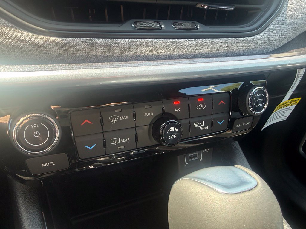 New 2026 Jeep Compass Latitude AWD/4WD image 24