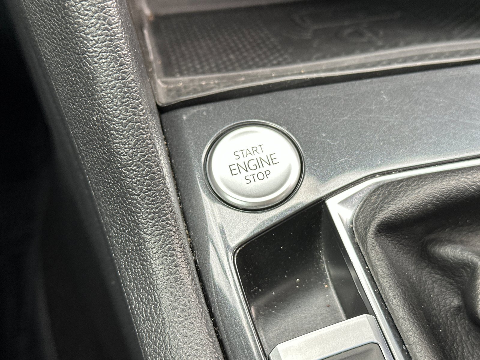 Used 2024 Volkswagen Tiguan SE image 22