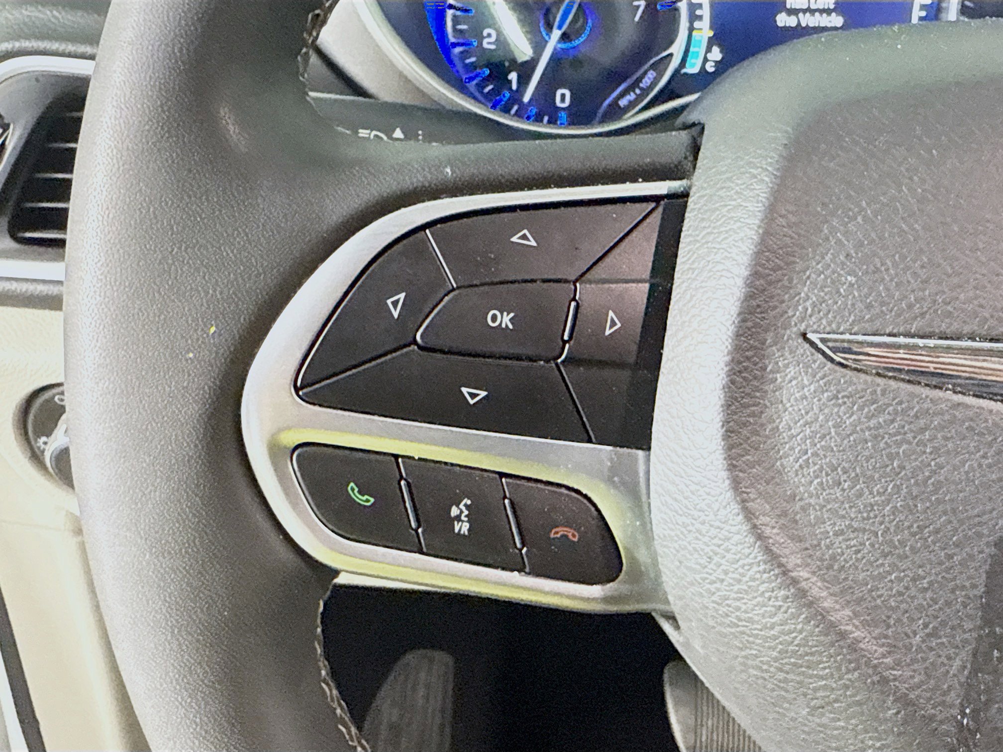 Used 2024 Chrysler Pacifica Touring-L FWD image 14