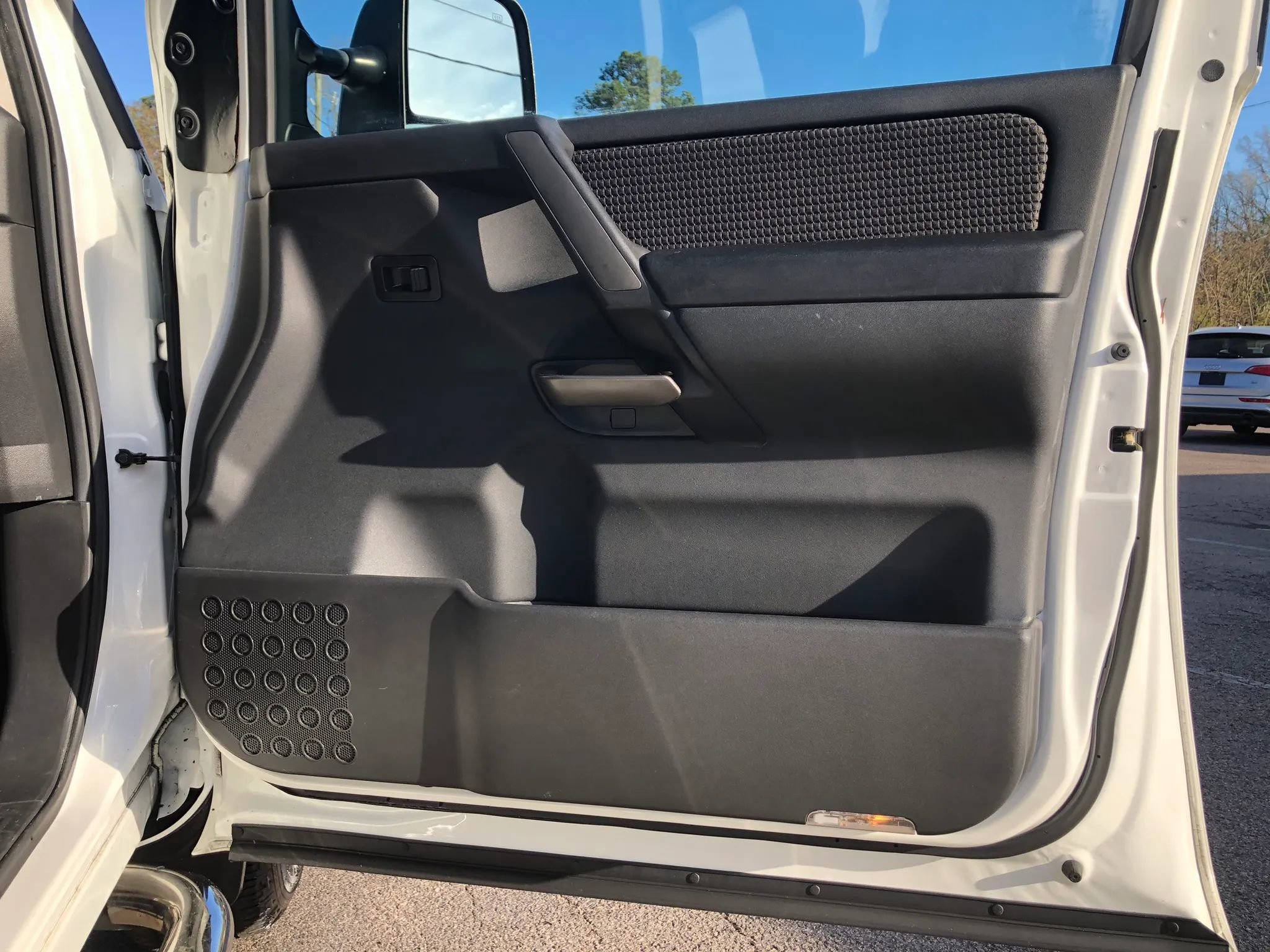 Used 2012 Nissan Titan SV w/ SV Premium Utility Pkg image 12