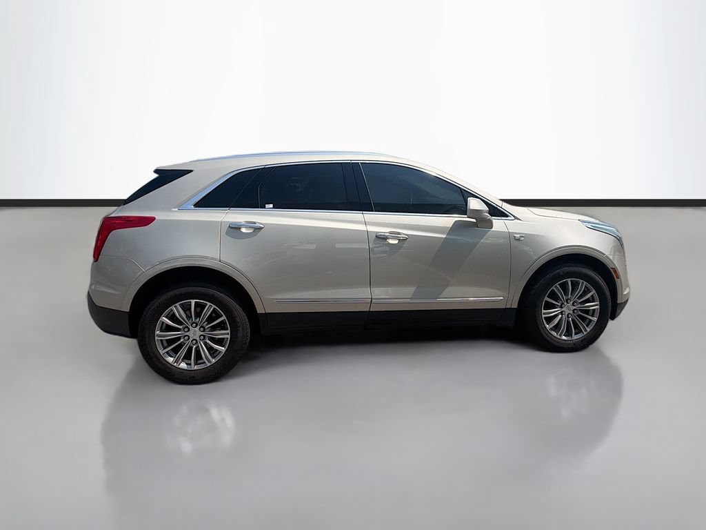 Used 2017 Cadillac XT5 Luxury w/ Driver Awareness Package FWD image 4