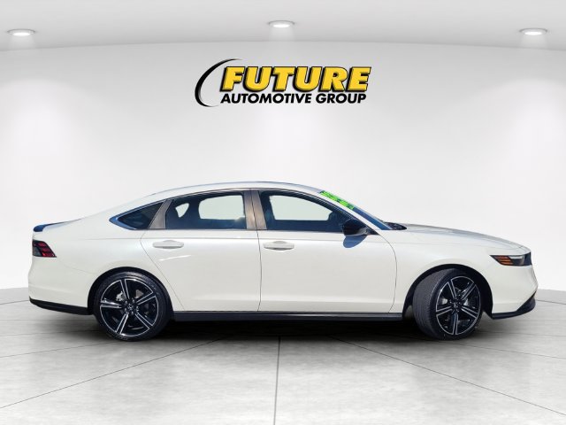Used 2025 Honda Accord Sport image 3