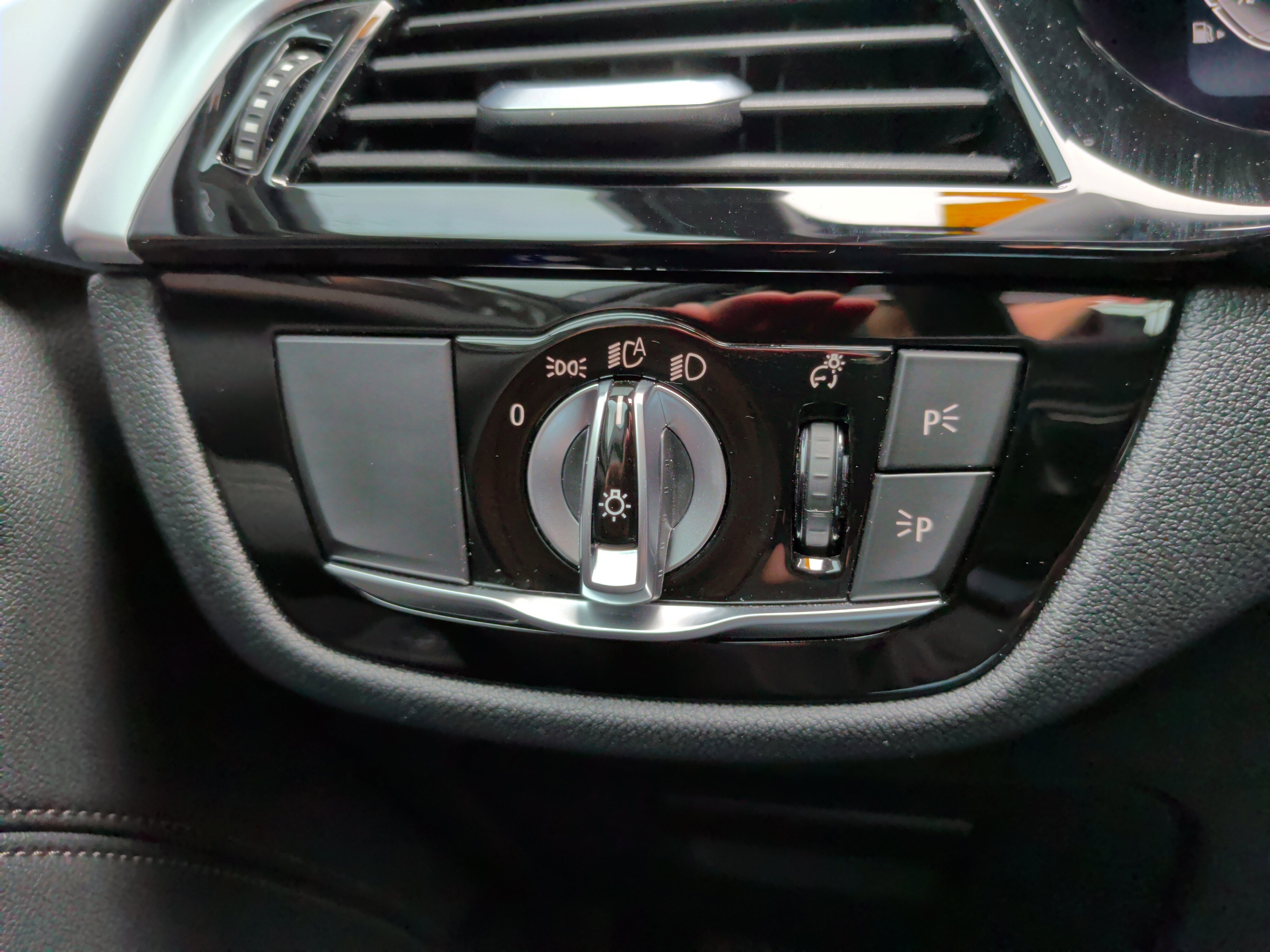 Certified 2023 BMW 530e w/ Premium Package image 23