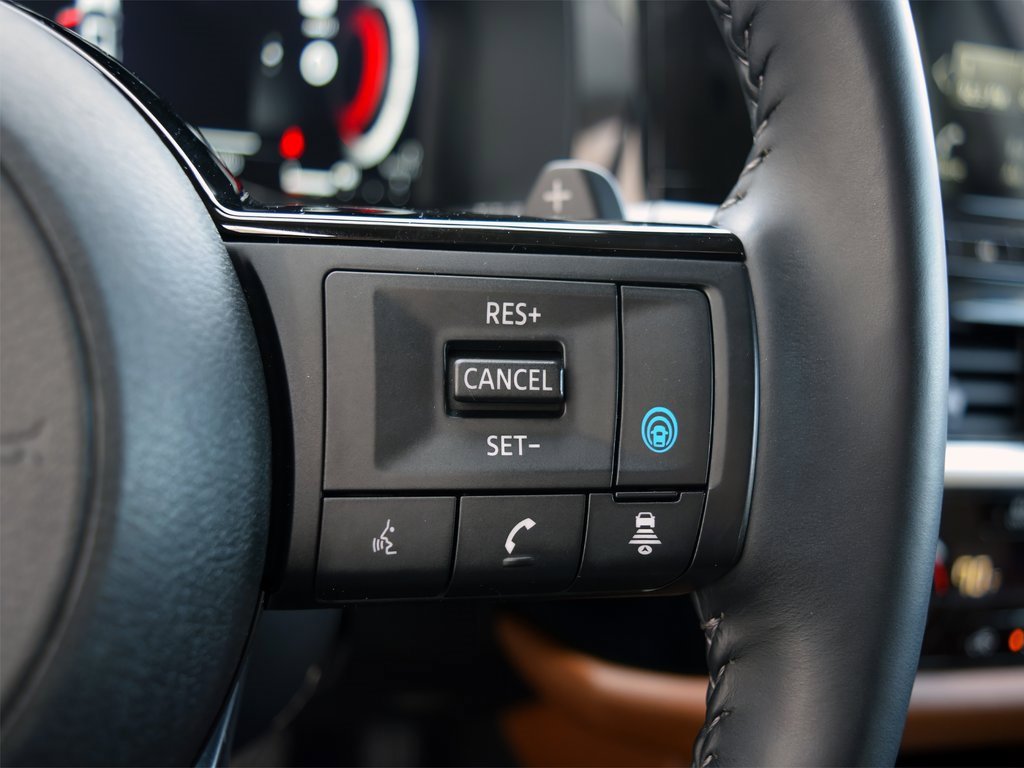 Used 2024 Nissan Pathfinder Platinum image 15