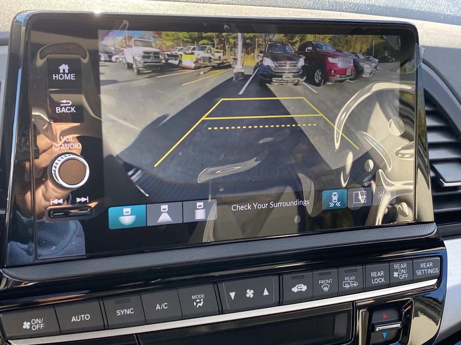 New 2026 Honda Odyssey Touring image 15