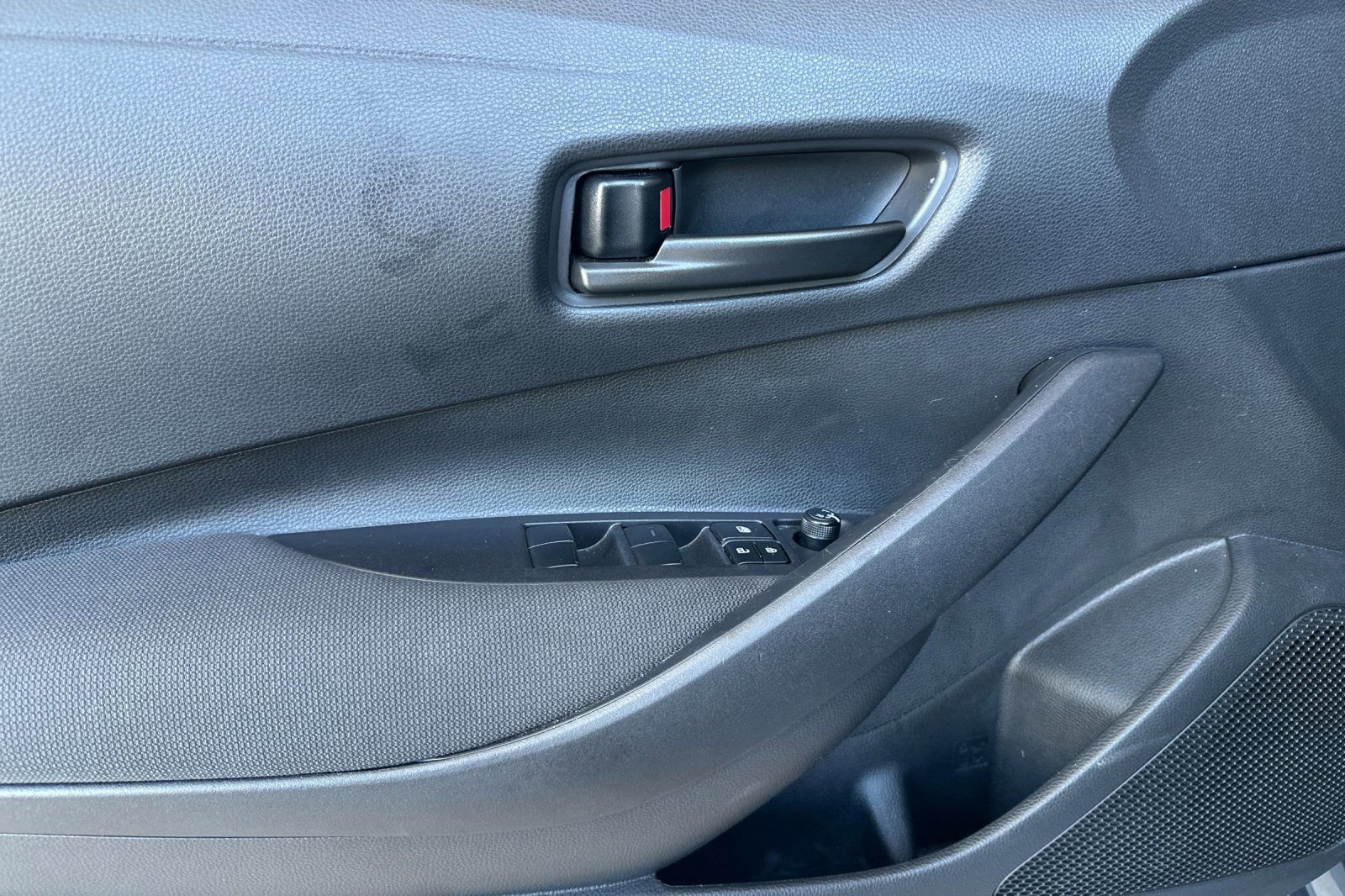 Used 2025 Toyota Corolla LE image 11