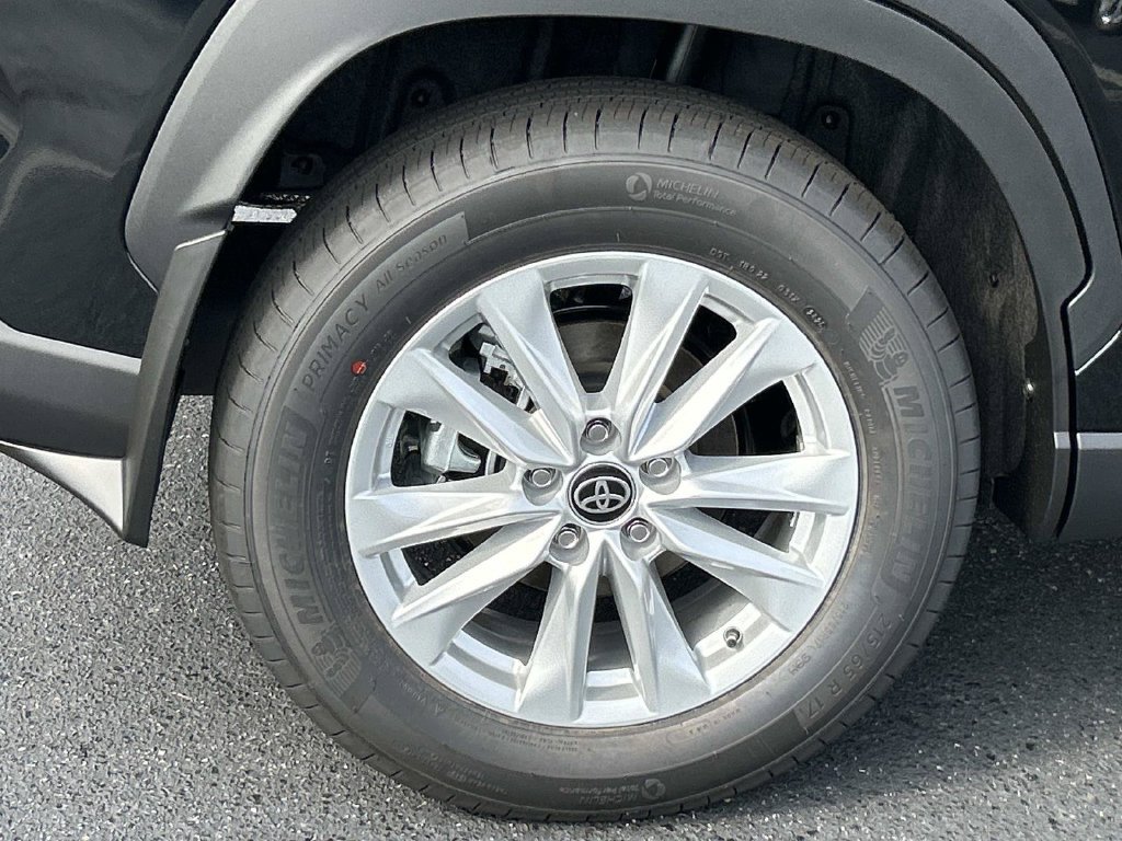 New 2026 Toyota Corolla Cross LE FWD image 10