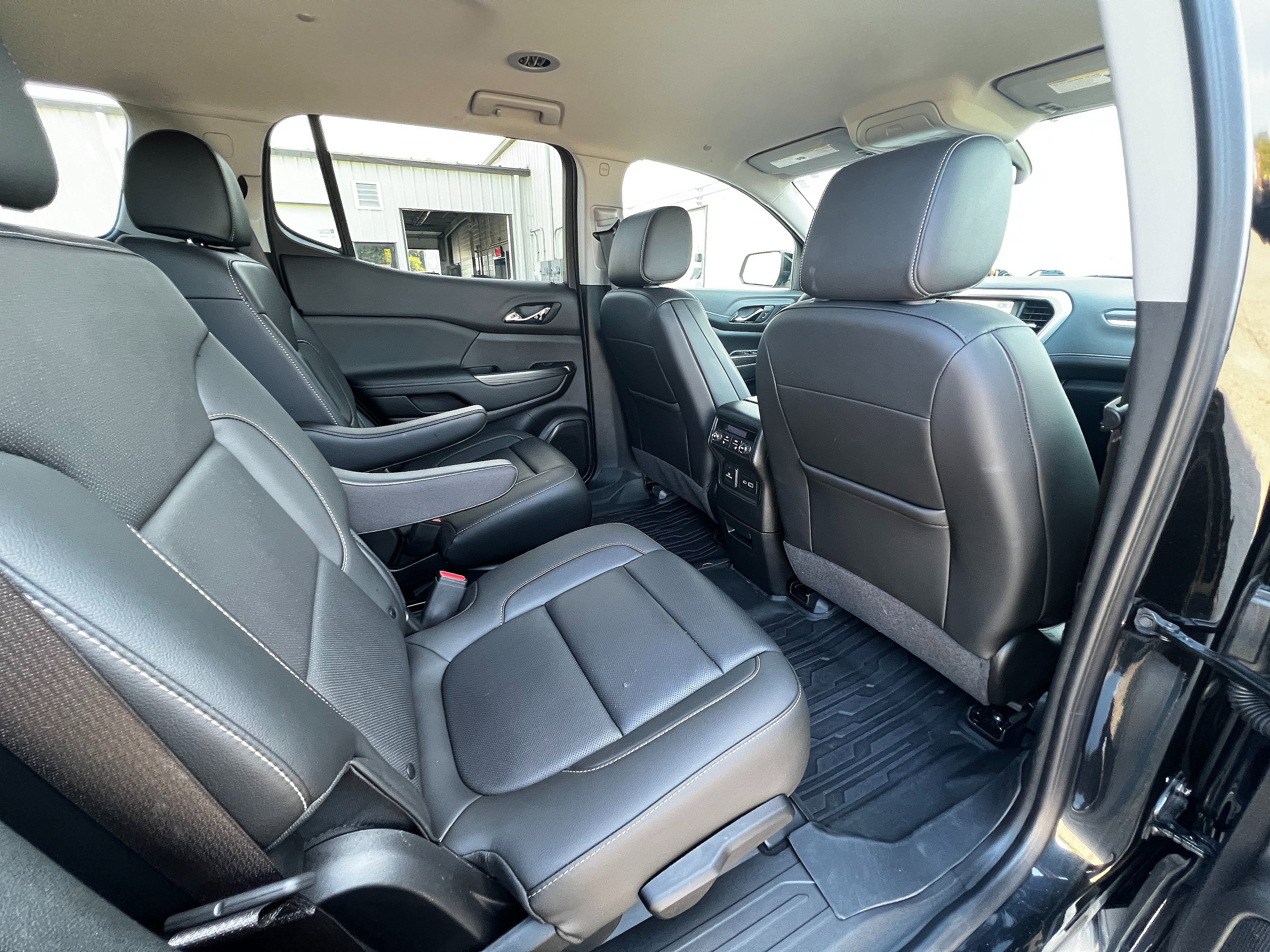 Used 2023 GMC Acadia SLT w/ Preferred Package image 26