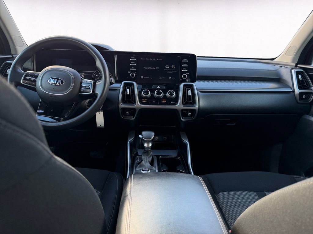 Used 2021 Kia Sorento LX image 10