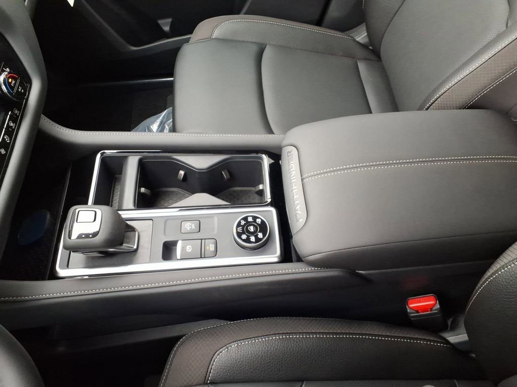 New 2026 Nissan Pathfinder SL image 15