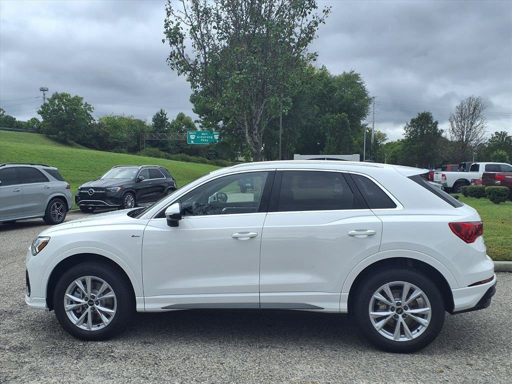 Used 2025 Audi Q3 2.0T Premium w/ Convenience Package AWD/4WD image 3