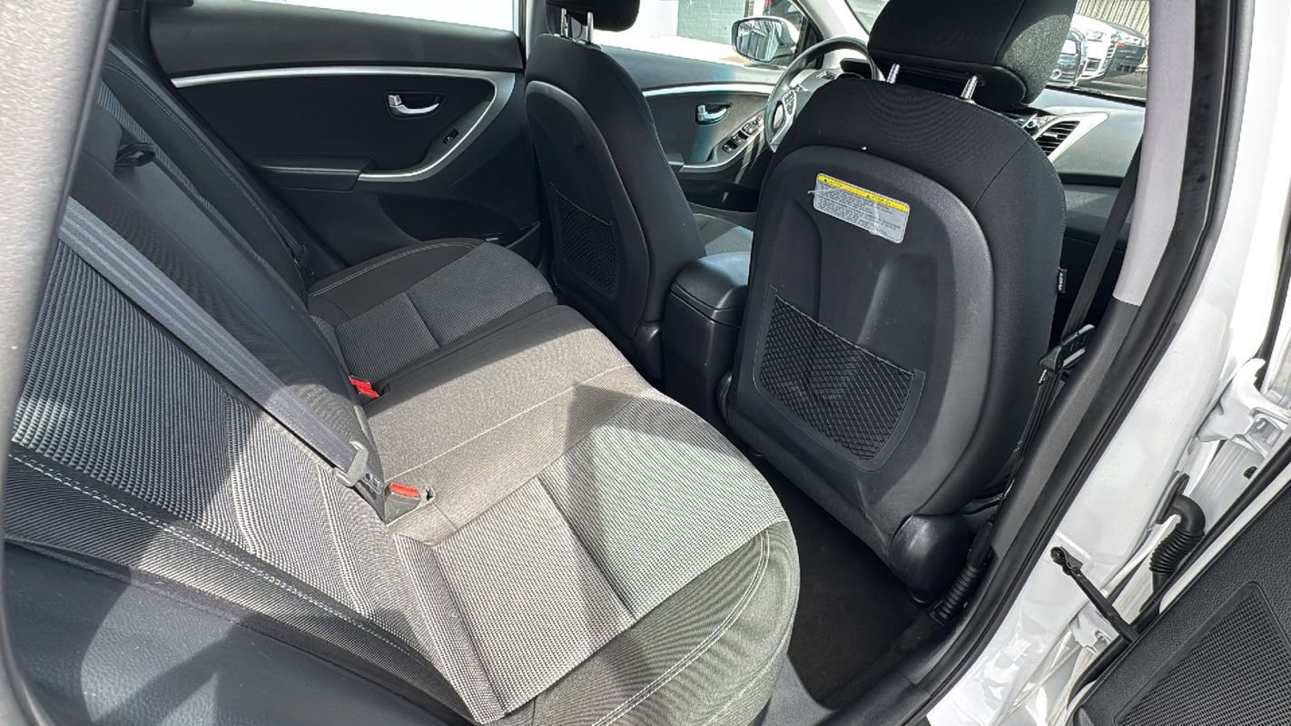 Used 2017 Hyundai Elantra GT image 15