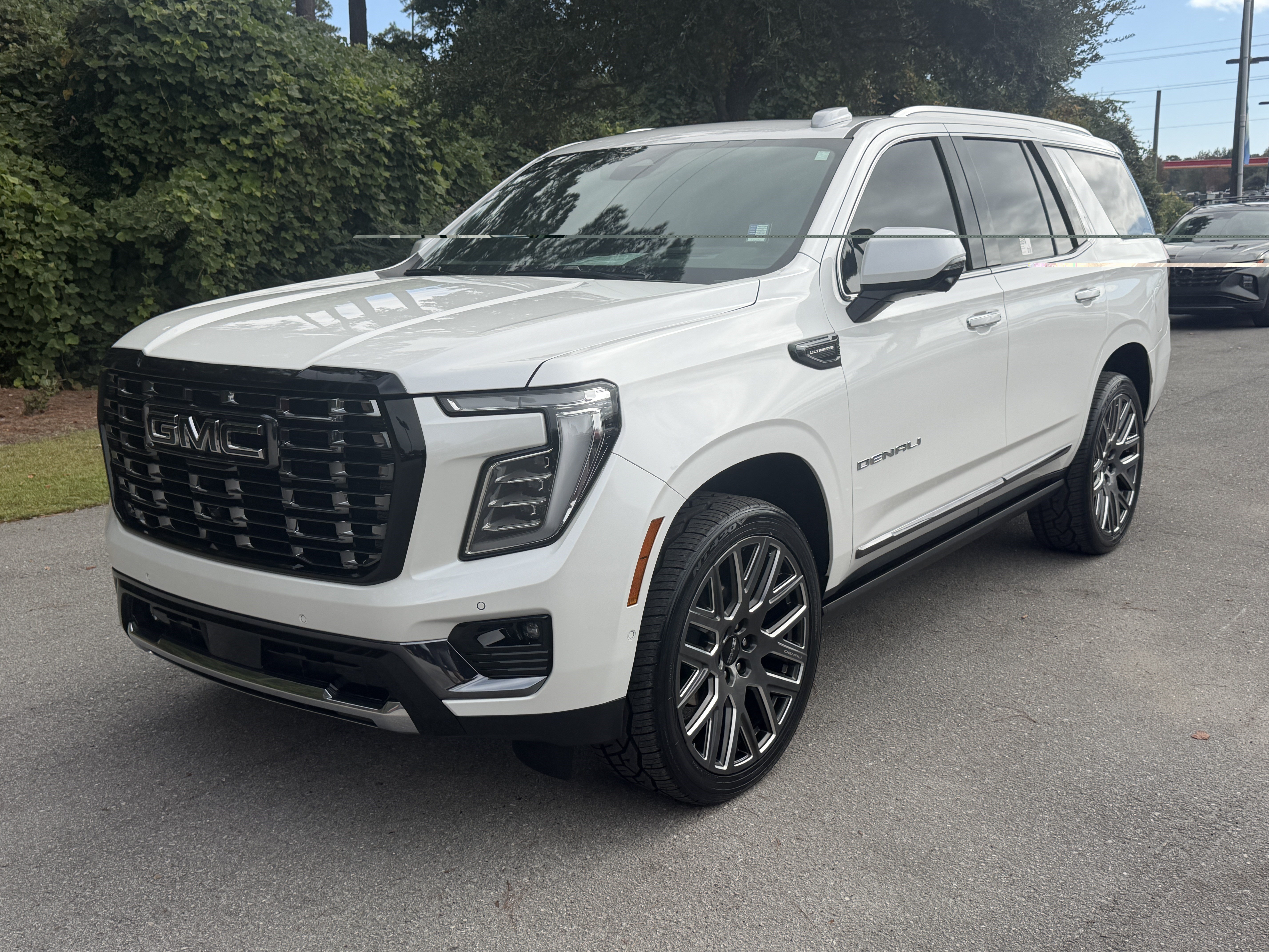 Used 2025 GMC Yukon Denali Ultimate AWD/4WD image 7
