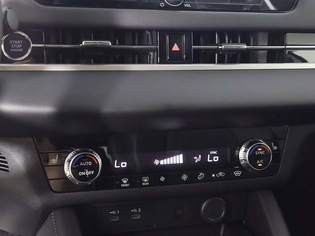 New 2025 Mitsubishi Outlander SE image 50