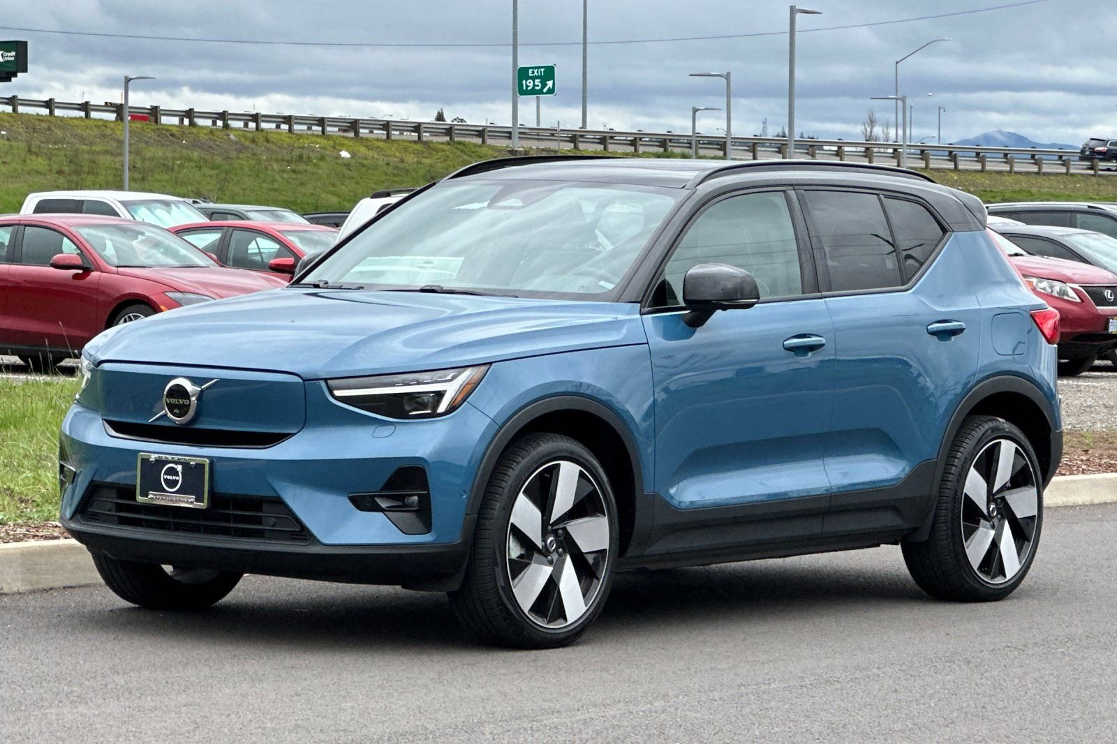 Used 2023 Volvo XC40 Recharge Ultimate image 7