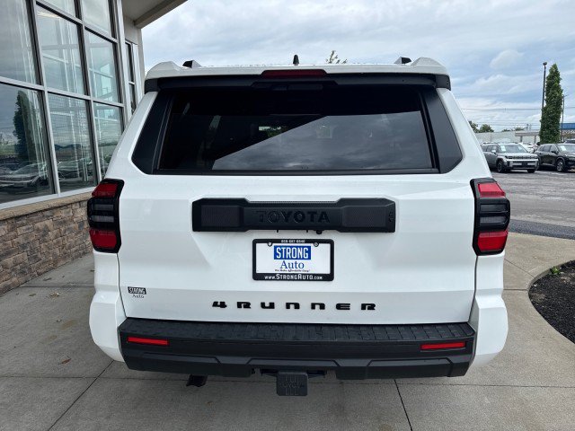 Used 2025 Toyota 4Runner SR5 AWD/4WD image 4