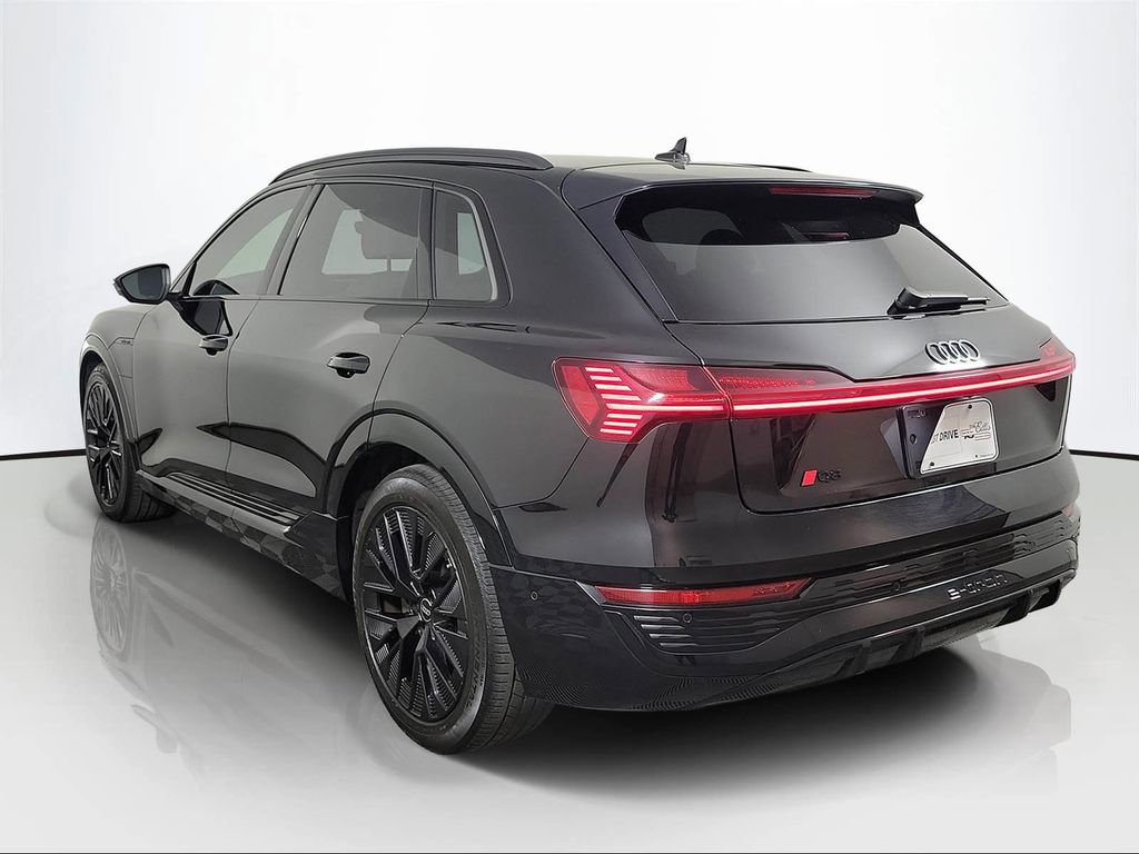 Used 2024 Audi Q8 e-tron Prestige w/ Prestige Package image 4