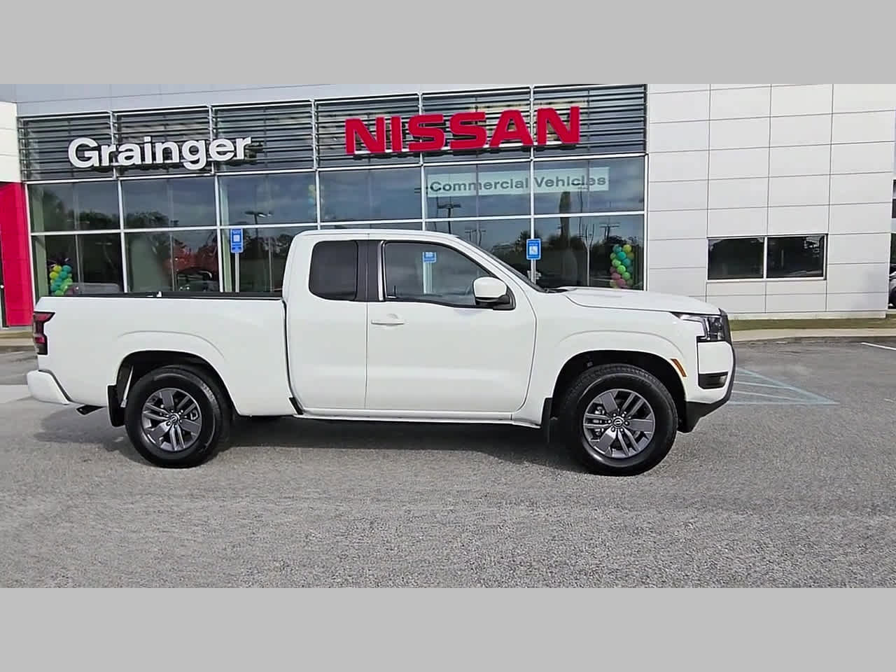 Used 2025 Nissan Frontier SV image 36