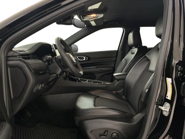 Used 2025 Jeep Compass Latitude w/ Convenience Group AWD/4WD image 12
