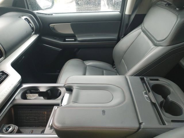 Used 2025 Ford Expedition Active image 22