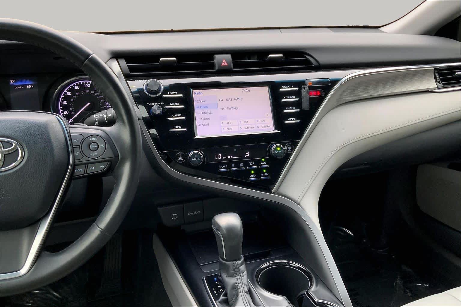 Used 2018 Toyota Camry SE FWD image 7