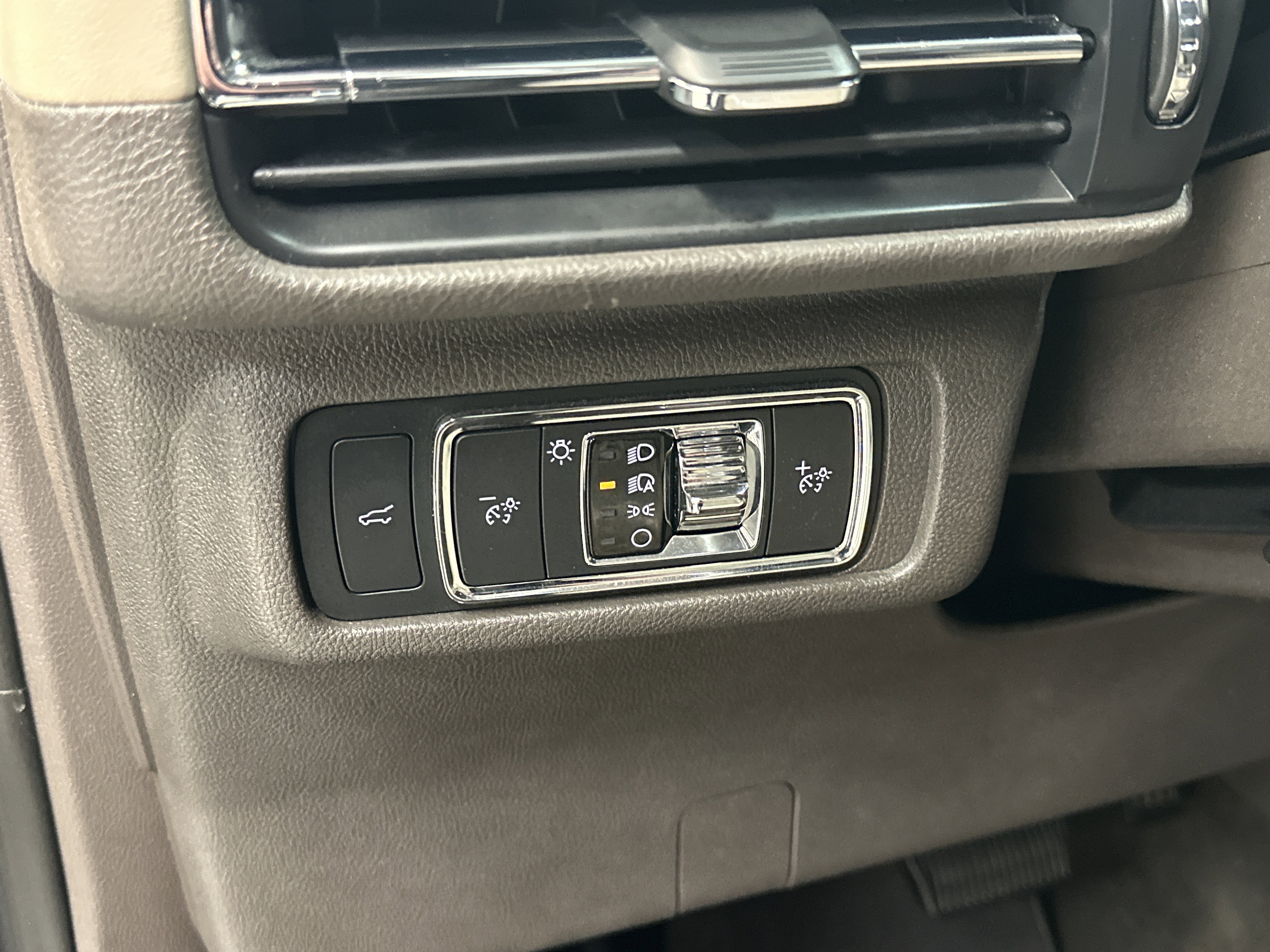 Used 2021 Lincoln Corsair AWD image 19