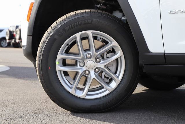New 2025 Jeep Grand Cherokee L Laredo w/ Luxury Tech Group I image 2