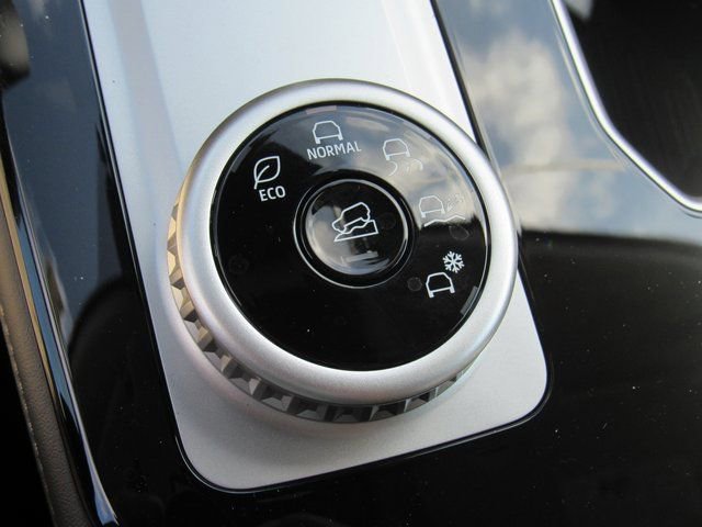 New 2025 Mitsubishi Outlander SE image 21