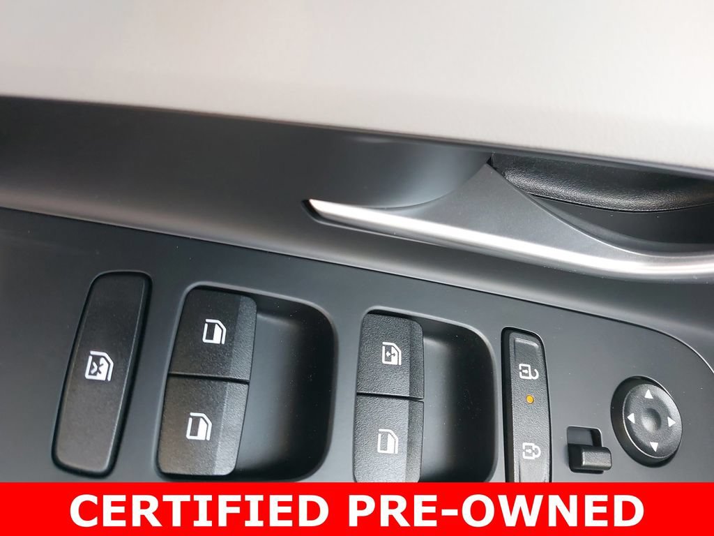 Certified 2025 Hyundai Elantra Limited FWD image 28