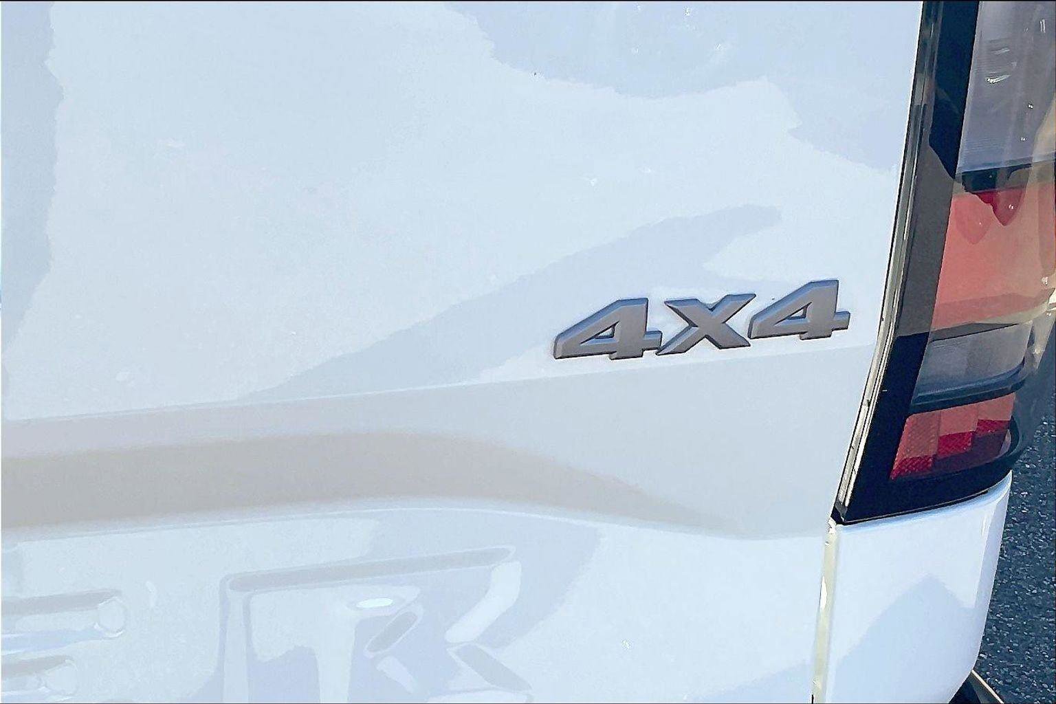 New 2026 Nissan Frontier S image 13