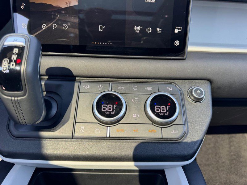 Used 2025 Land Rover Defender 110 S image 16