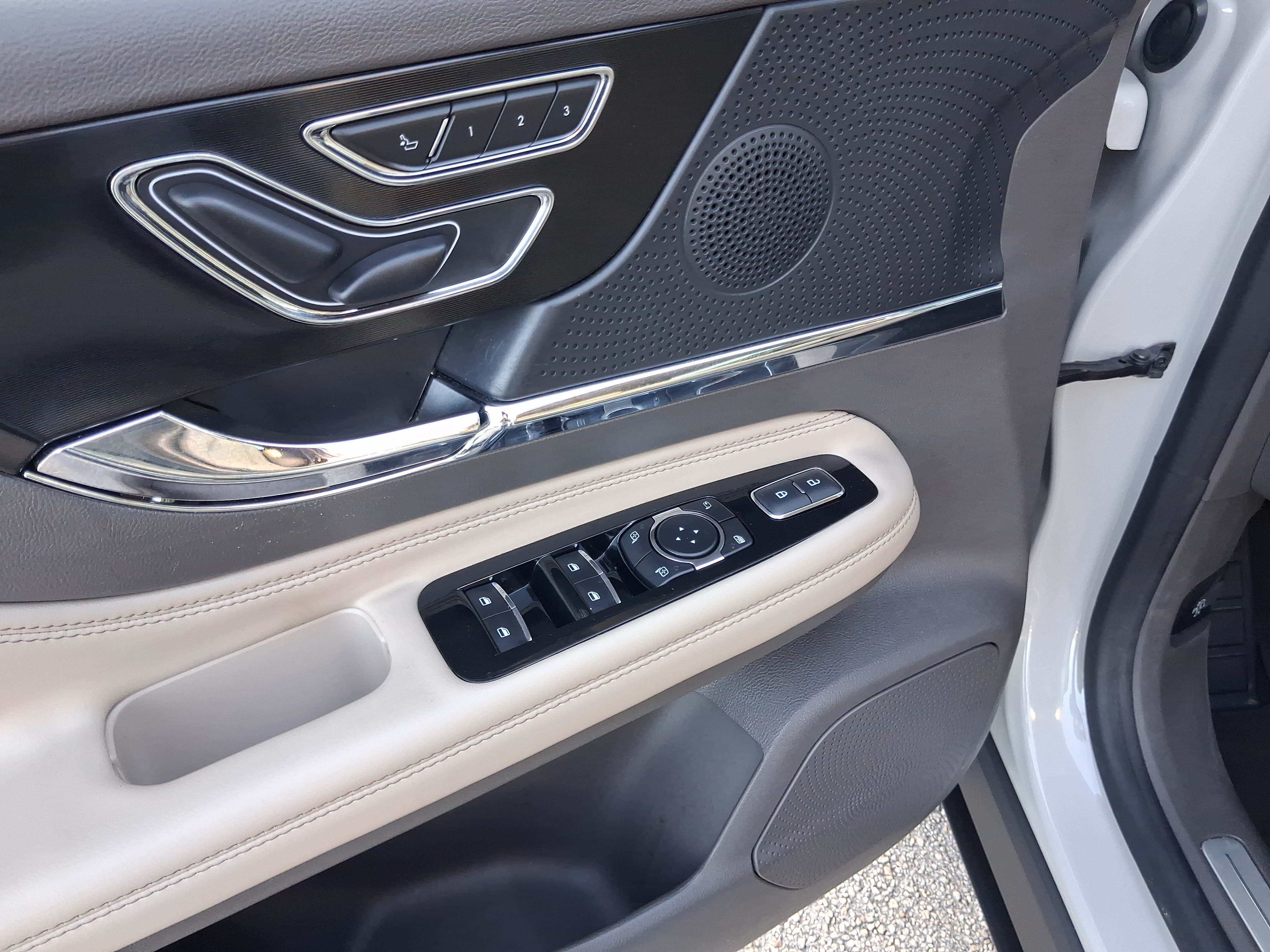 Certified 2023 Lincoln Corsair Reserve FWD image 13