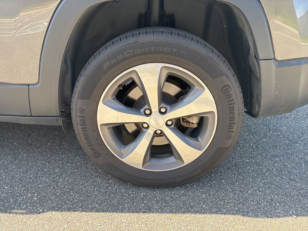 Used 2019 Jeep Cherokee Limited AWD/4WD image 11