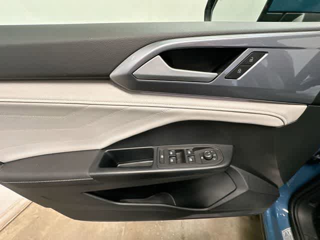 Certified 2025 Volkswagen Taos SEL AWD/4WD image 20