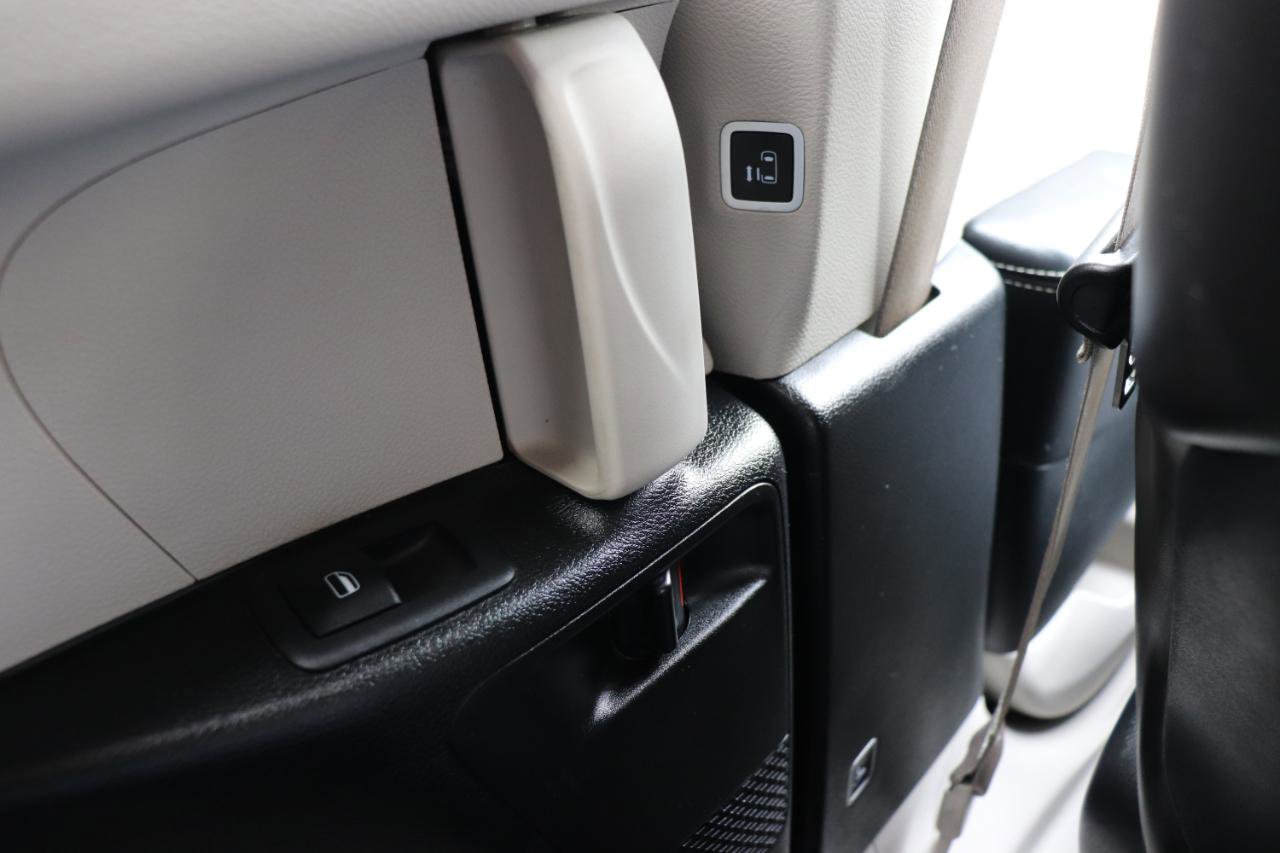 Used 2023 Chrysler Pacifica Touring-L image 26